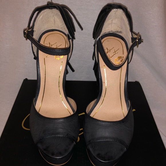 Colin Stuart Fringe Peep-toe Pumps - Picture 2 of 8